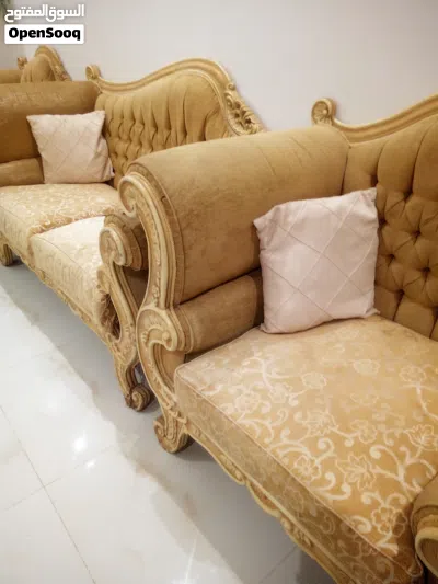 كنب مجلس 4 قطع و 3 طاولات 3