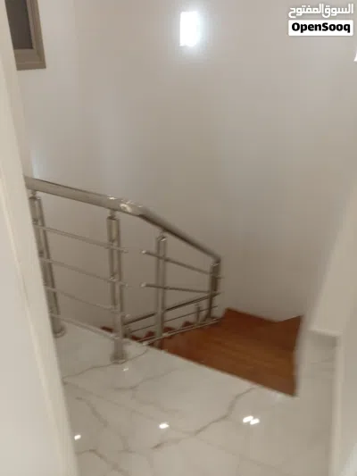 شقة طابق رابع مع روف 3