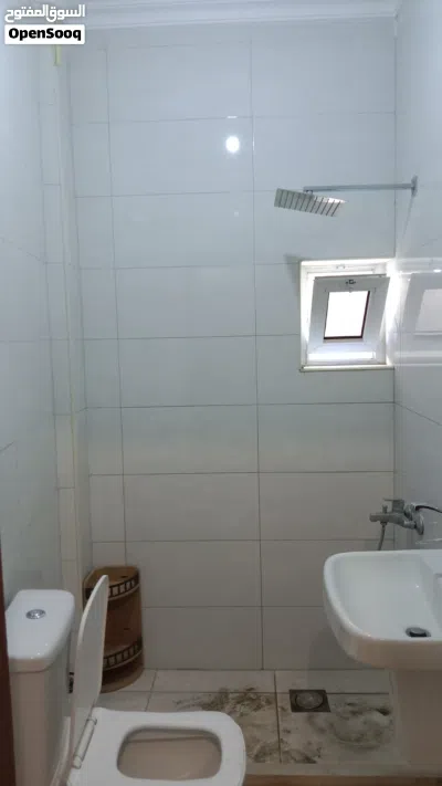 شقه ارضيه للايجار بناء جديد موقع ممتاز 2
