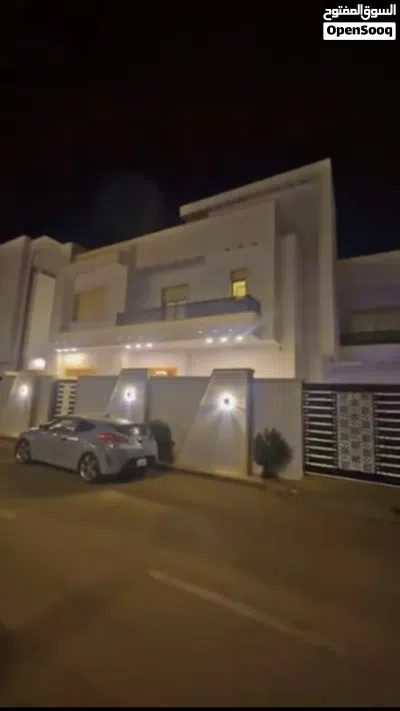 فيلا دورين مفصولات للإيجار الله يبارك تسكن عائلتين في عين زارة زويتة موقع ممتاز وحي راقي بسعر 5000د 3