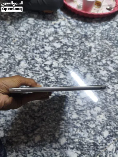 ايباد ابل 9للبيع ذاكره 64مبدل لمس بصمه الصبع ما تشتغل 3