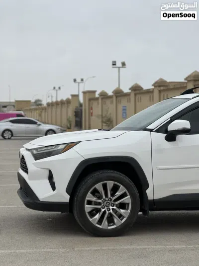 Toyota RAV 4 XLE 2