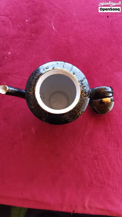 طقم اباريق مرسوم عليه رسم ياباني انتيك فاخر متوارث عبر الاجيال في العائلة يقدر عمره ب 50 عام و إبريق 3