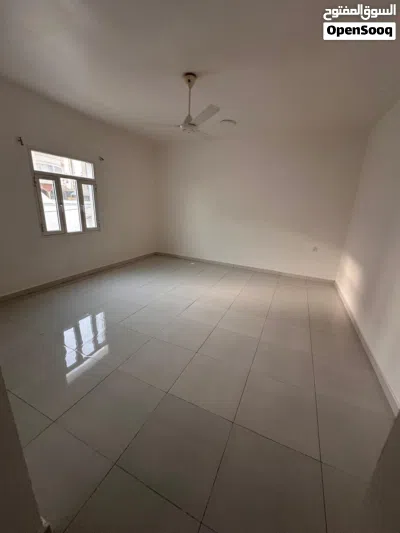 فله دور أرضي للإيجار الدقل 4