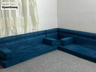 جلسه اسفنج درجة ممتازه خامه ممتازه تتكون من زاويه واحده مع قطعتين كبار مع أربع مساند 5 متر 3