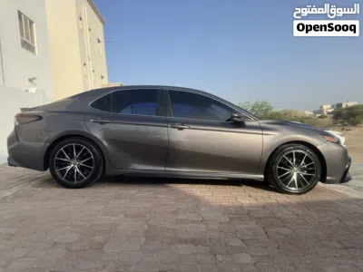 Toyota Camry SE 2