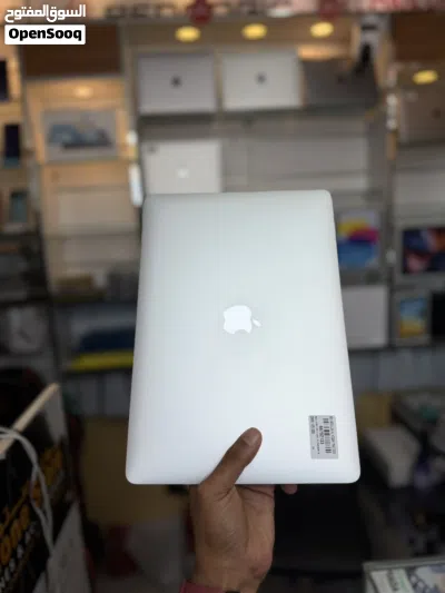 Apple MacBook Pro 256GB SSD 8GB RAM Excellent Retina Display i5 clean Fantastic condition 2