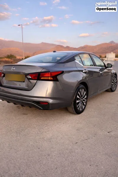 Nissan Altima SR 4