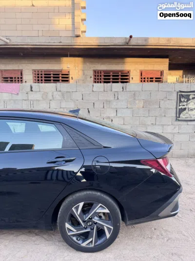 Hyundai Elantra SEL 3