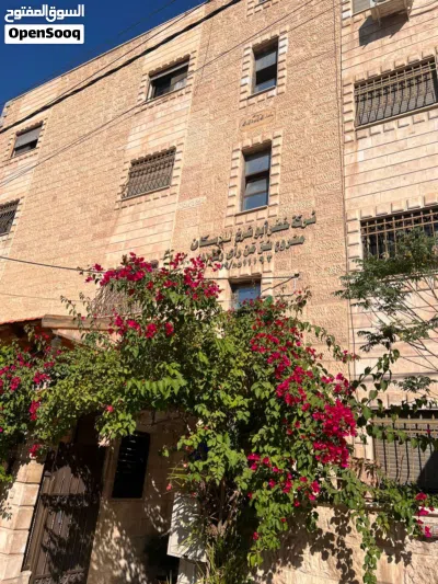 شقة مستقلة حي عدن طابق ثالث مع مصعد مطبخ لامنيت راكب ممتازة 150 متر 2