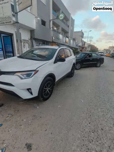 Toyota RAV 4 LE 4