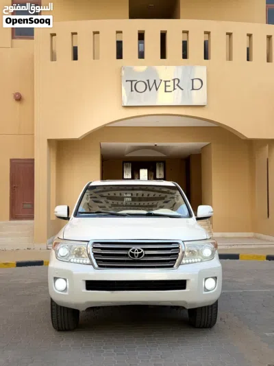 Toyota Land Cruiser GXR 2