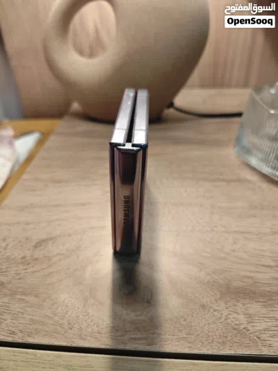 كلاكسي z fllip 4 نظيف جدا 4