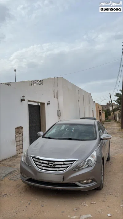 Hyundai Sonata Standard 4