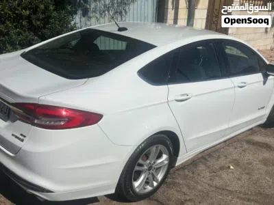 Ford Fusion S 2