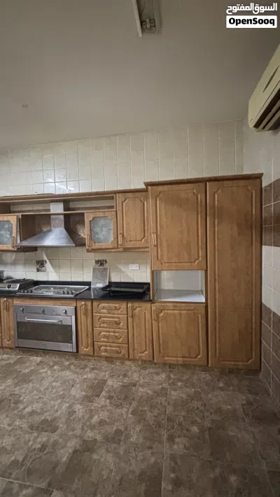 مطبخ مستعمل للبيع قطعة واحده مرفق الكروكي معه يحتاج صيانه بسيطه متروك فتره 3