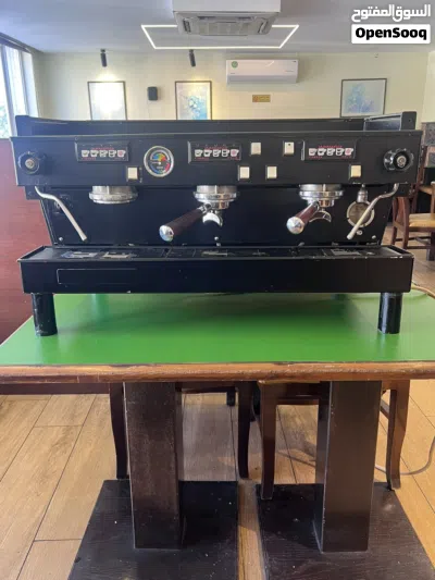 للبيع ماكينة إسبريسو La Marzocco Linea Classic 3 Group 3