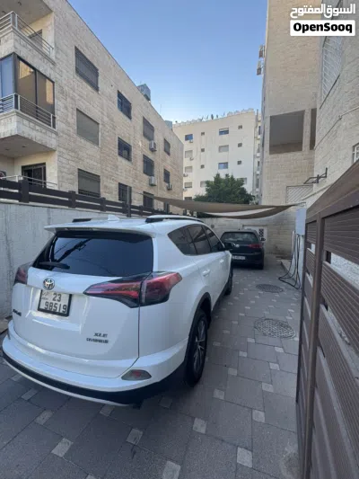 Toyota RAV 4 XLE 3