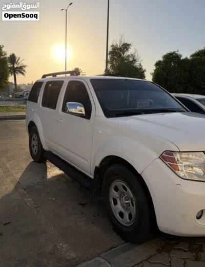 Nissan Pathfinder S 3