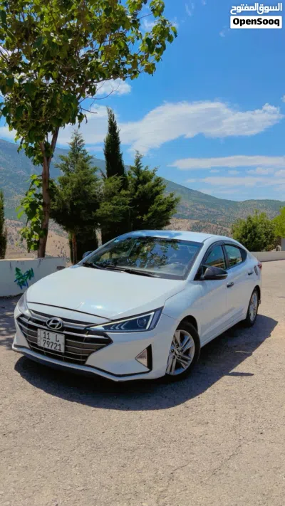 Hyundai Elantra Limited 3