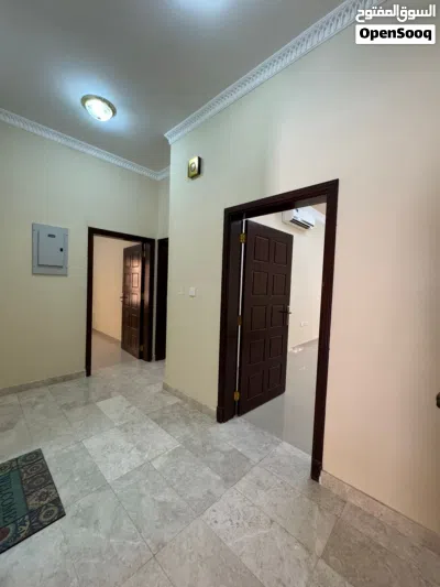 للإيجار مبنى سكني مكون من ثلاثة شقق 2