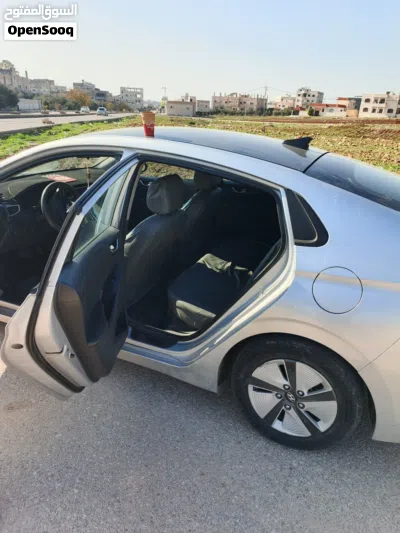 Hyundai Ioniq Standard 2
