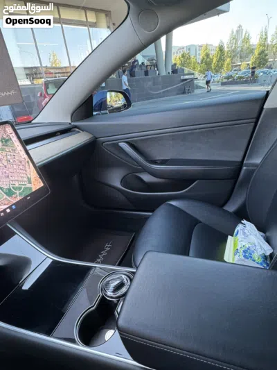 Tesla Model 3 Mid Range 4