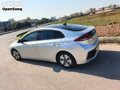 Hyundai Ioniq Standard 4