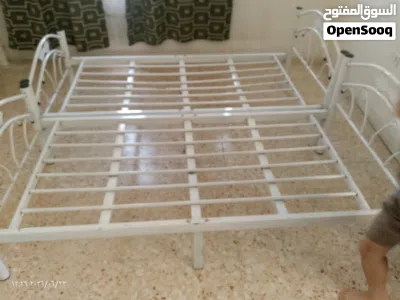 سرير عدد2 بحالة جيدة 2