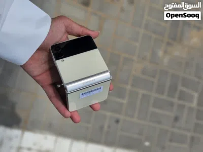 عرض خااص : Samsung Zflip 3 256gb هاتف نظيف جدا بحالة الوكالة بدون اي شموخ و بدون اي مشاكل مع ملحقاتة 2