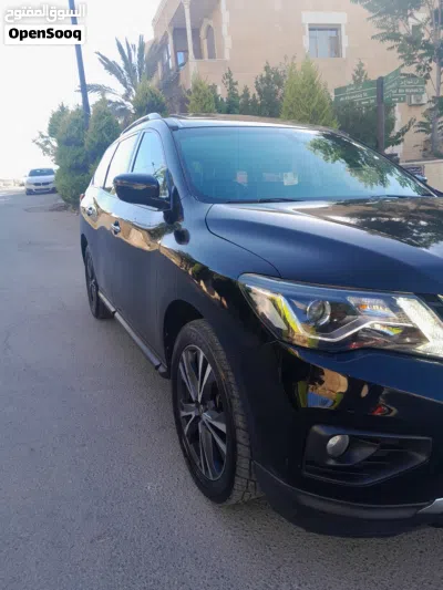 Nissan Pathfinder Standard 3