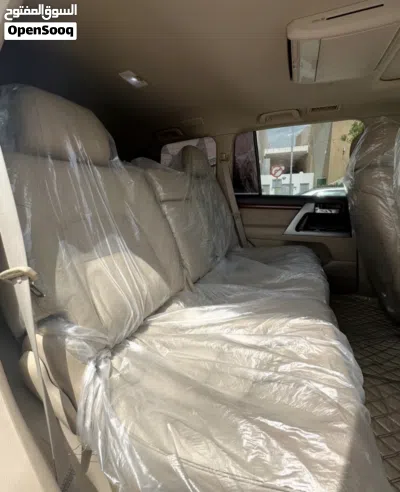 Toyota Land Cruiser VXR 2