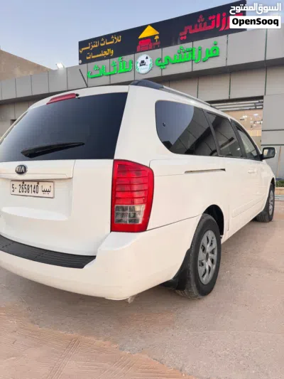كيا سيدونا Standard 3
