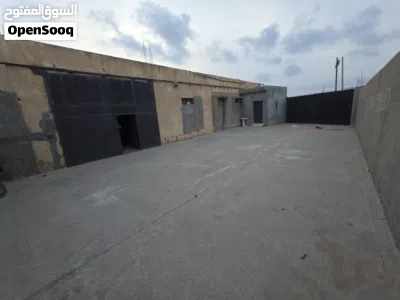 مخزن للايجار عين زاره بقرب من هابي لاند 2