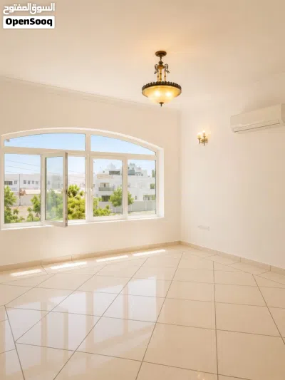 فيلا للايجار في العذيبة/Villa For Rent in Al Azaiba 4