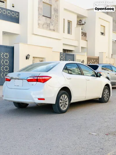 Toyota Corolla LE 3