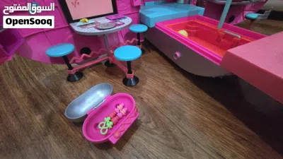 LOL SURPRISE OMG 4 IN 1 GLAMPER FASHION CAMPER 4