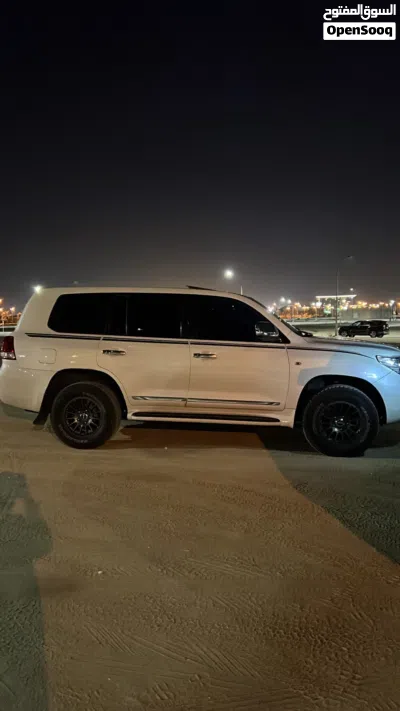 Toyota Land Cruiser GXR 3