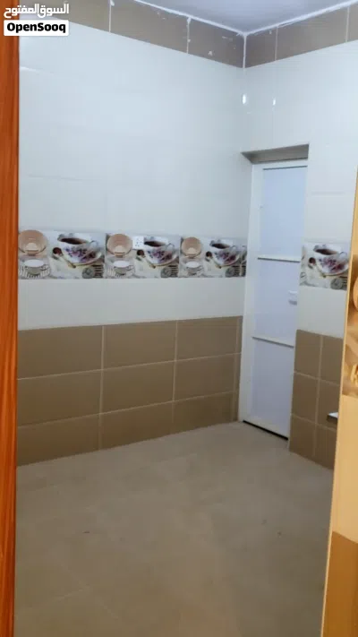 يوجد 3 غرف سراميك لكس نظام vip vip فخااامه للاجار وصاله وسيعه ( ش الرباط-- هايل عماره جديد اول ساكن 2