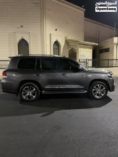 Toyota Land Cruiser GXR 3