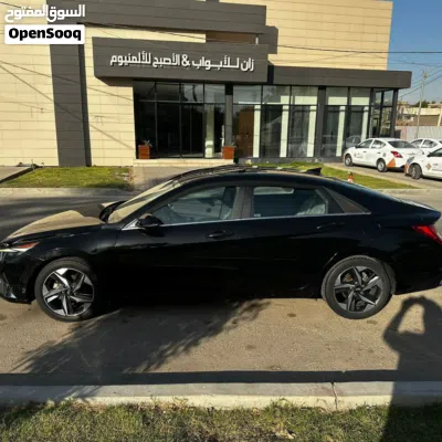 Hyundai Elantra Limited 3
