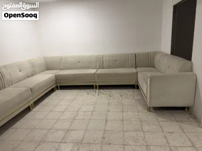 للبيع ركنه مع طاوله بحاله ممتازه حددااا 2