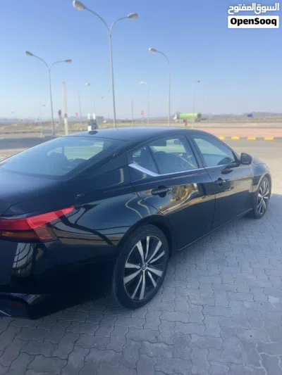 Nissan Altima SR 2