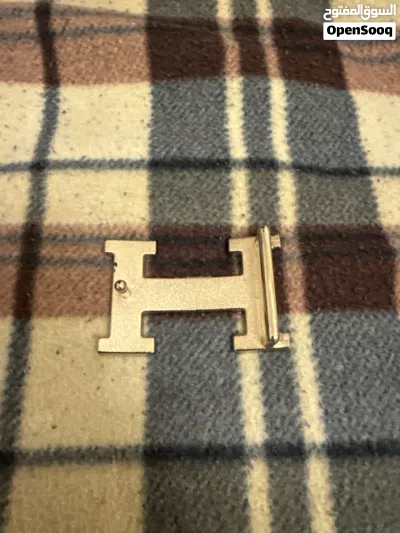 مشبك حزام Hermes لون ذهبي اصلي مستعمل خفيف 2