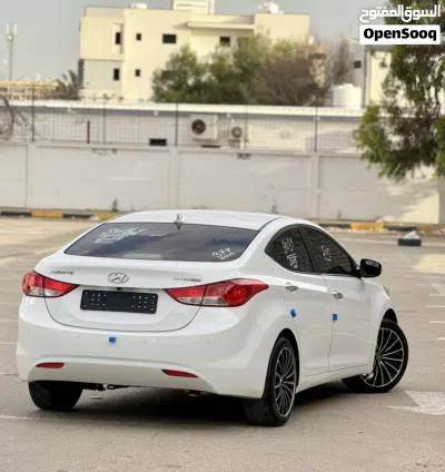 Hyundai Avante Standard 2