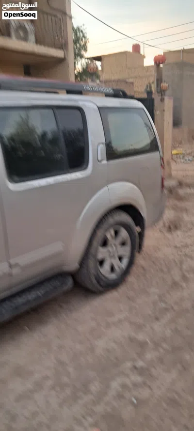 Nissan Pathfinder S 2