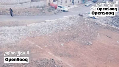 *للبيع أرض استثمارية - السنينة* ركنية جوار جامعة الناصر 5 لبن واجهتين: 13م على شارع 4