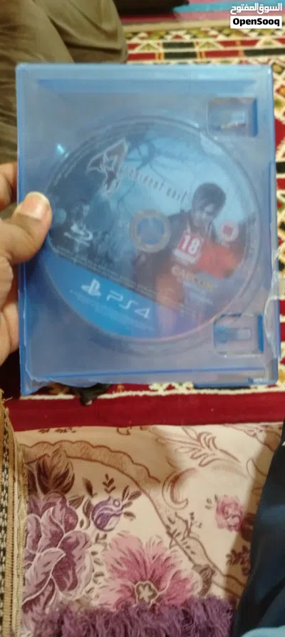 1..سنايبر إليت 4 2..كراش 3..ريزدنت إيفيل ...... أشرطه زينه... وكل شريط مطلوب 4 ريالات فقط..... 3