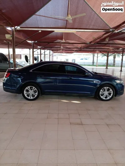 Ford Taurus SE 4