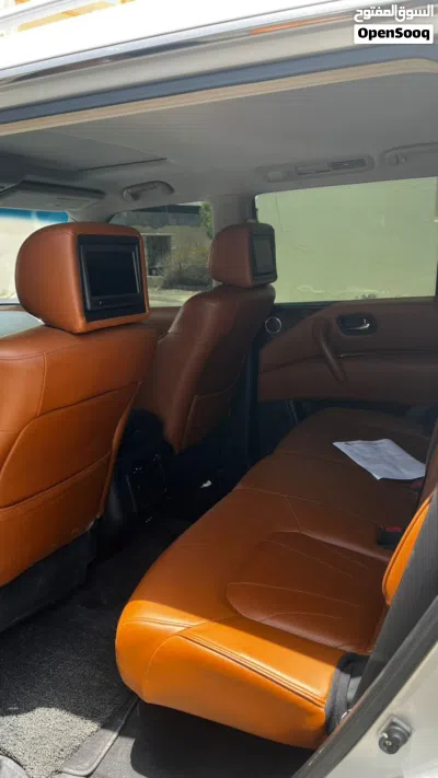 Infiniti QX56 4